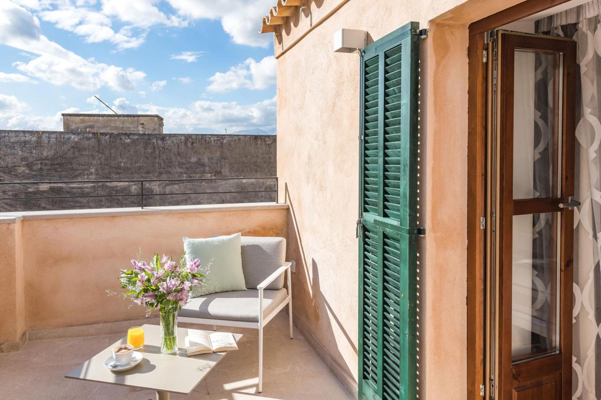 Mostatxins Hotel 4*